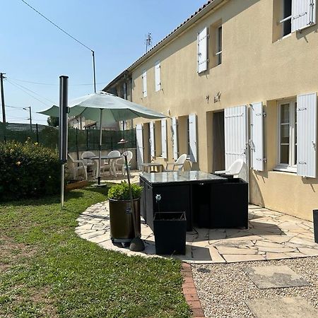 Villa Les Trémières Le Thou Exterior foto