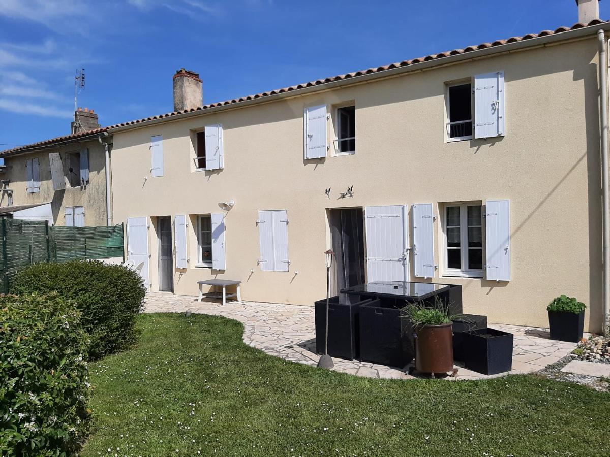 Villa Les Trémières Le Thou Exterior foto