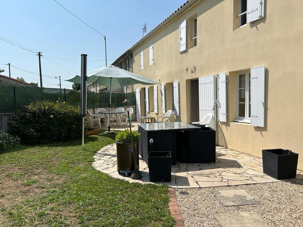 Villa Les Trémières Le Thou Exterior foto