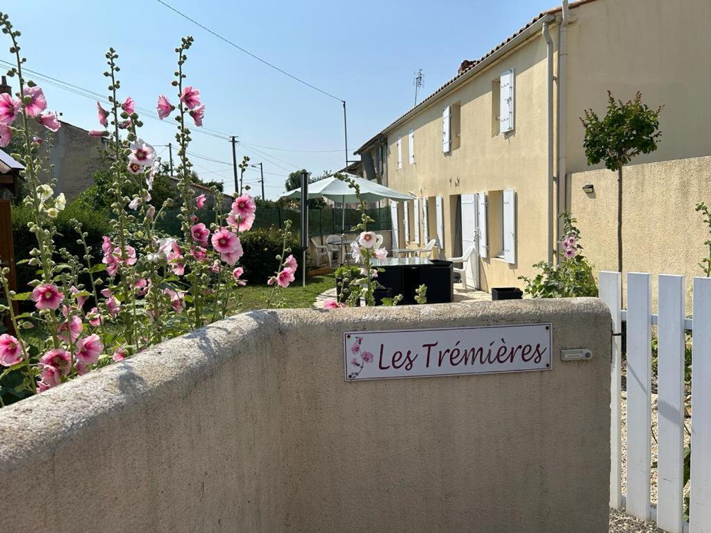 Villa Les Trémières Le Thou Exterior foto