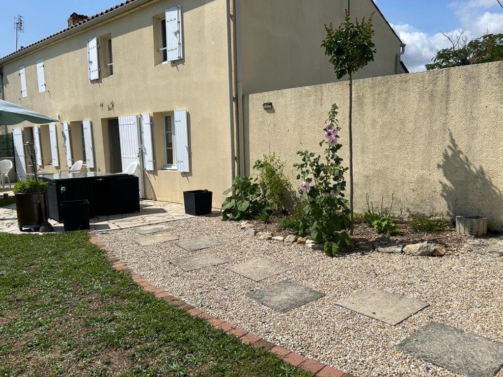 Villa Les Trémières Le Thou Exterior foto