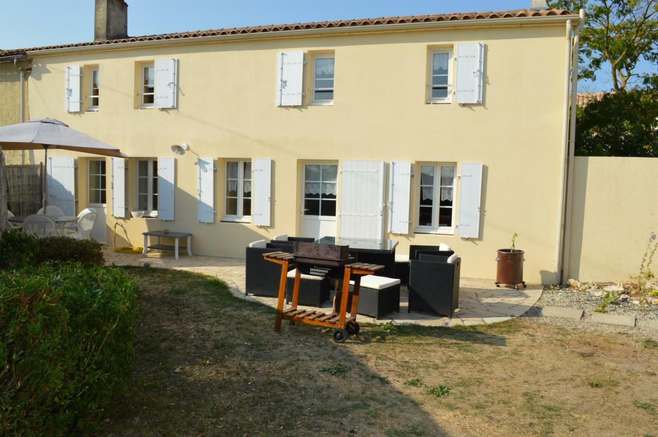 Villa Les Trémières Le Thou Exterior foto